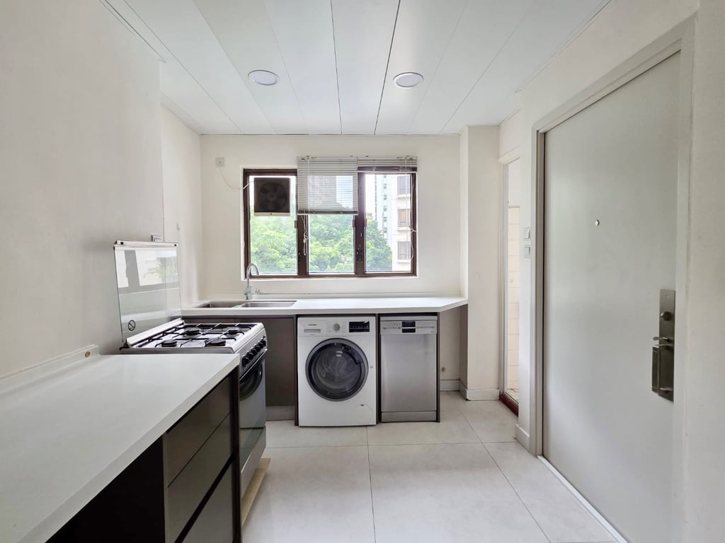 https://img.propertyraptor.com/cdn-cgi/imagedelivery/KD5bF_AFL0JDTbKLWF7z9g/ap8/ap8_001/hornet/prp/img/487747c18bbd6550bfebc0ed59b3dcda-wtm.jpg/public