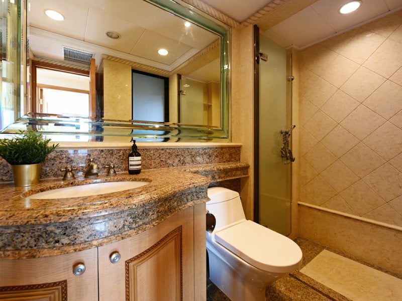 https://img.propertyraptor.com/cdn-cgi/imagedelivery/KD5bF_AFL0JDTbKLWF7z9g/ap8/ap8_001/hornet/prp/img/48788d98777155582be48a74b8b62629.jpg/public