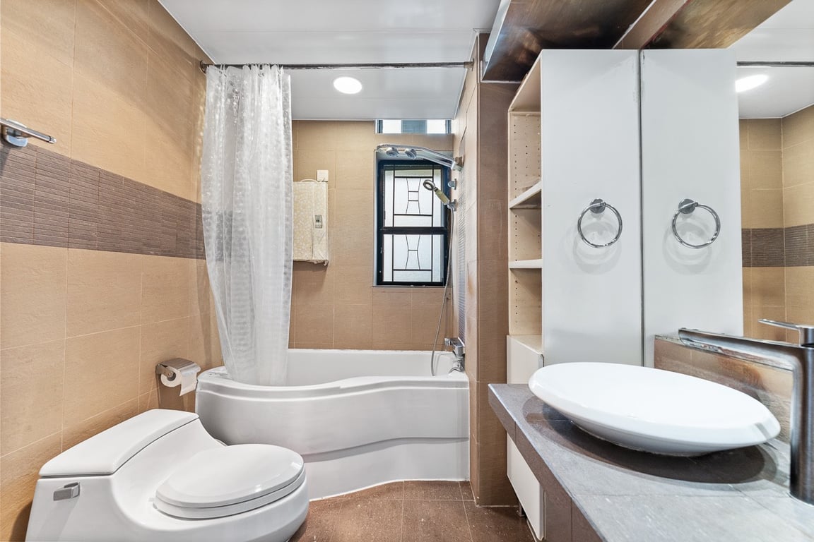 https://img.propertyraptor.com/cdn-cgi/imagedelivery/KD5bF_AFL0JDTbKLWF7z9g/ap8/ap8_001/hornet/prp/img/4884ea6162fca65ca2ac16015a267c06-wtm.jpg/public