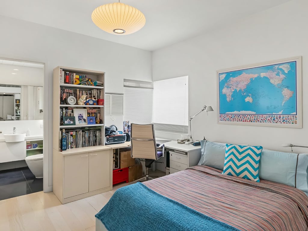 https://img.propertyraptor.com/cdn-cgi/imagedelivery/KD5bF_AFL0JDTbKLWF7z9g/ap8/ap8_001/hornet/prp/img/488872db24b07fda6469e443e1148803.jpg/public