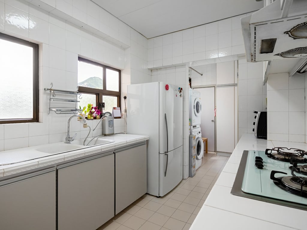 https://img.propertyraptor.com/cdn-cgi/imagedelivery/KD5bF_AFL0JDTbKLWF7z9g/ap8/ap8_001/hornet/prp/img/48a35959d7dae7d6e23ca89b1c457ce8.jpg/public