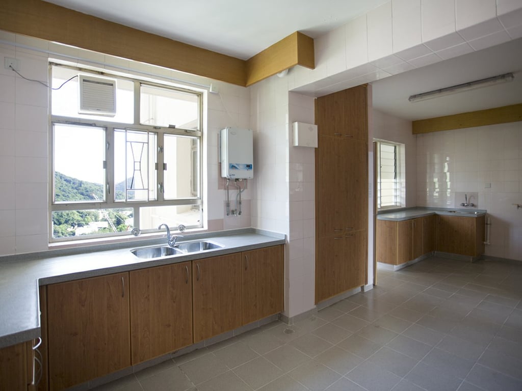 https://img.propertyraptor.com/cdn-cgi/imagedelivery/KD5bF_AFL0JDTbKLWF7z9g/ap8/ap8_001/hornet/prp/img/48b9b328052a7ef47443fc20ab5568a2.jpg/public