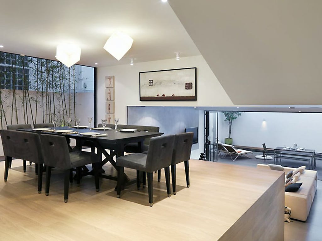 https://img.propertyraptor.com/cdn-cgi/imagedelivery/KD5bF_AFL0JDTbKLWF7z9g/ap8/ap8_001/hornet/prp/img/48c5717a126563cb40443d4bbcb419a2.jpg/public