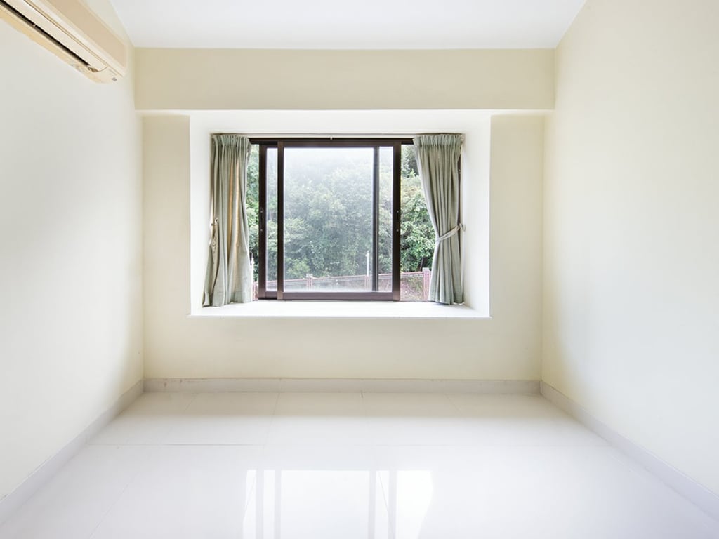 https://img.propertyraptor.com/cdn-cgi/imagedelivery/KD5bF_AFL0JDTbKLWF7z9g/ap8/ap8_001/hornet/prp/img/48edf746e61927af222ea1f6ed12e378.jpg/public