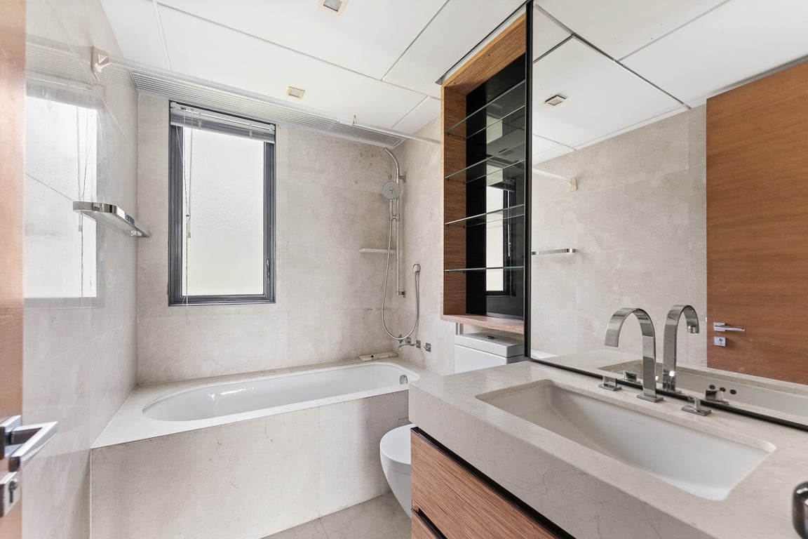 https://img.propertyraptor.com/cdn-cgi/imagedelivery/KD5bF_AFL0JDTbKLWF7z9g/ap8/ap8_001/hornet/prp/img/48f1f228cc77622b910af916141b1b5c-wtm.jpg/public