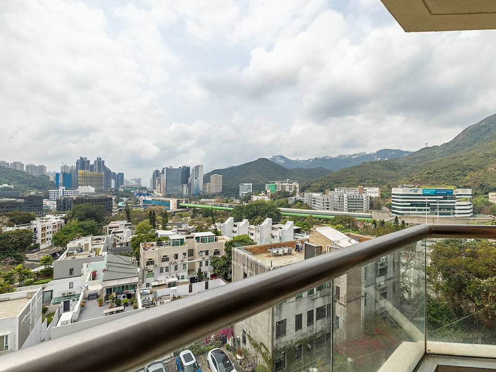 https://img.propertyraptor.com/cdn-cgi/imagedelivery/KD5bF_AFL0JDTbKLWF7z9g/ap8/ap8_001/hornet/prp/img/48f3b27335ae6f6381a2e438a14eb75b.jpg/public