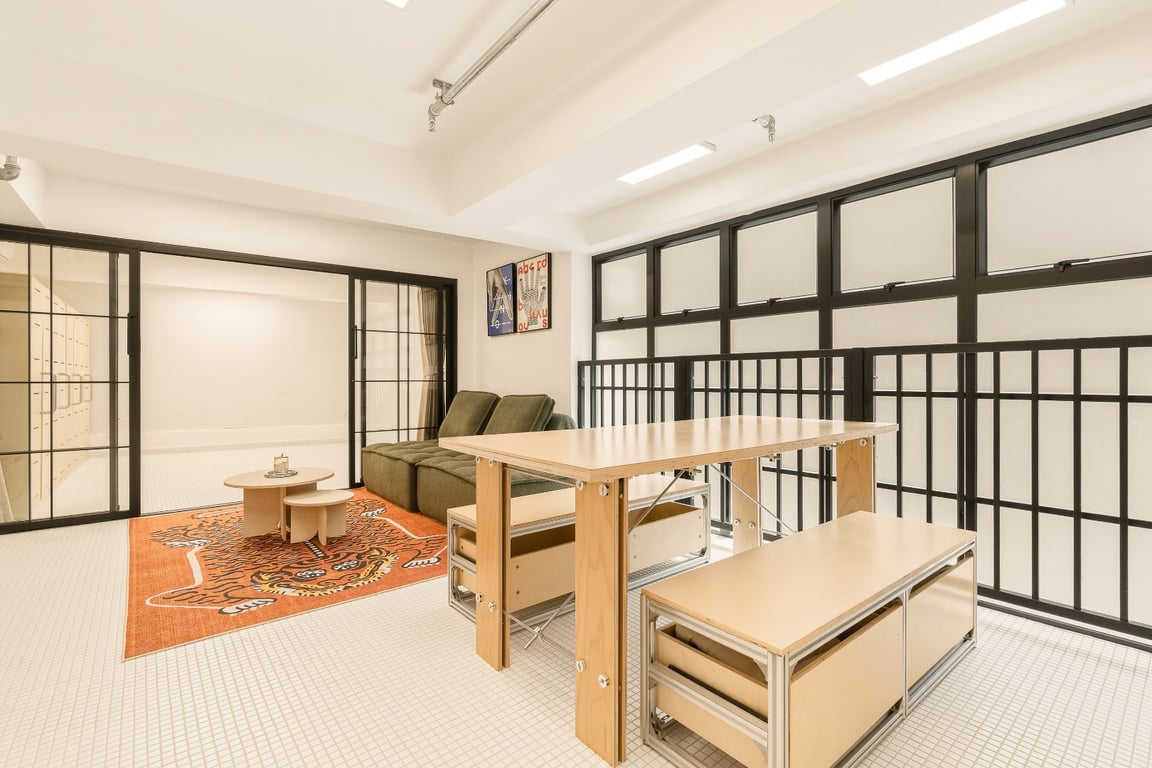 https://img.propertyraptor.com/cdn-cgi/imagedelivery/KD5bF_AFL0JDTbKLWF7z9g/ap8/ap8_001/hornet/prp/img/48f3ee2edbbd3db60b81d158ca2687ab-wtm.jpg/public