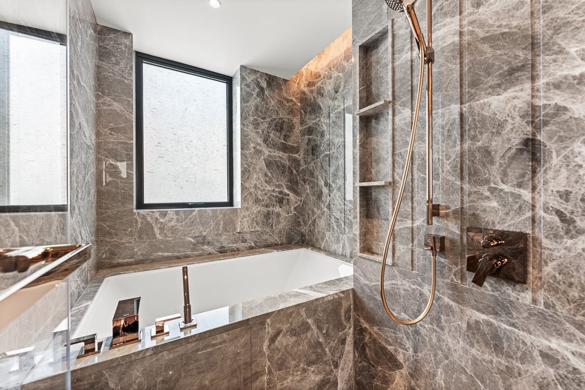 https://img.propertyraptor.com/cdn-cgi/imagedelivery/KD5bF_AFL0JDTbKLWF7z9g/ap8/ap8_001/hornet/prp/img/4908bea2889557294842a5bf6aa2822a-wtm.jpg/public