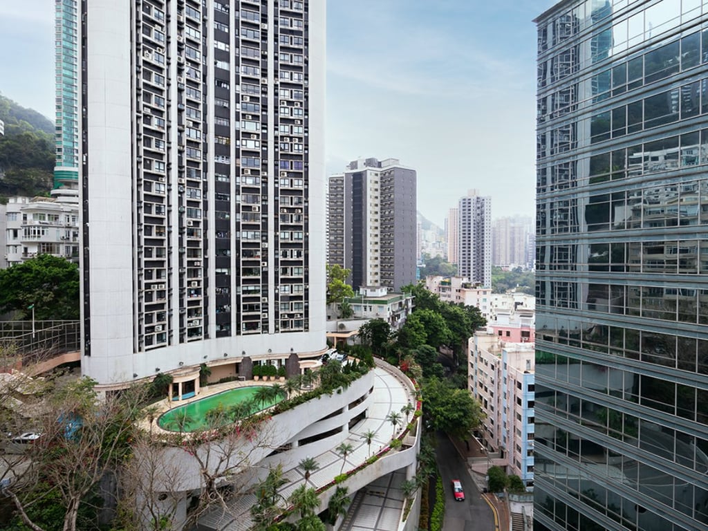 https://img.propertyraptor.com/cdn-cgi/imagedelivery/KD5bF_AFL0JDTbKLWF7z9g/ap8/ap8_001/hornet/prp/img/492488d742636baa0c08f2c4514deffb.jpg/public