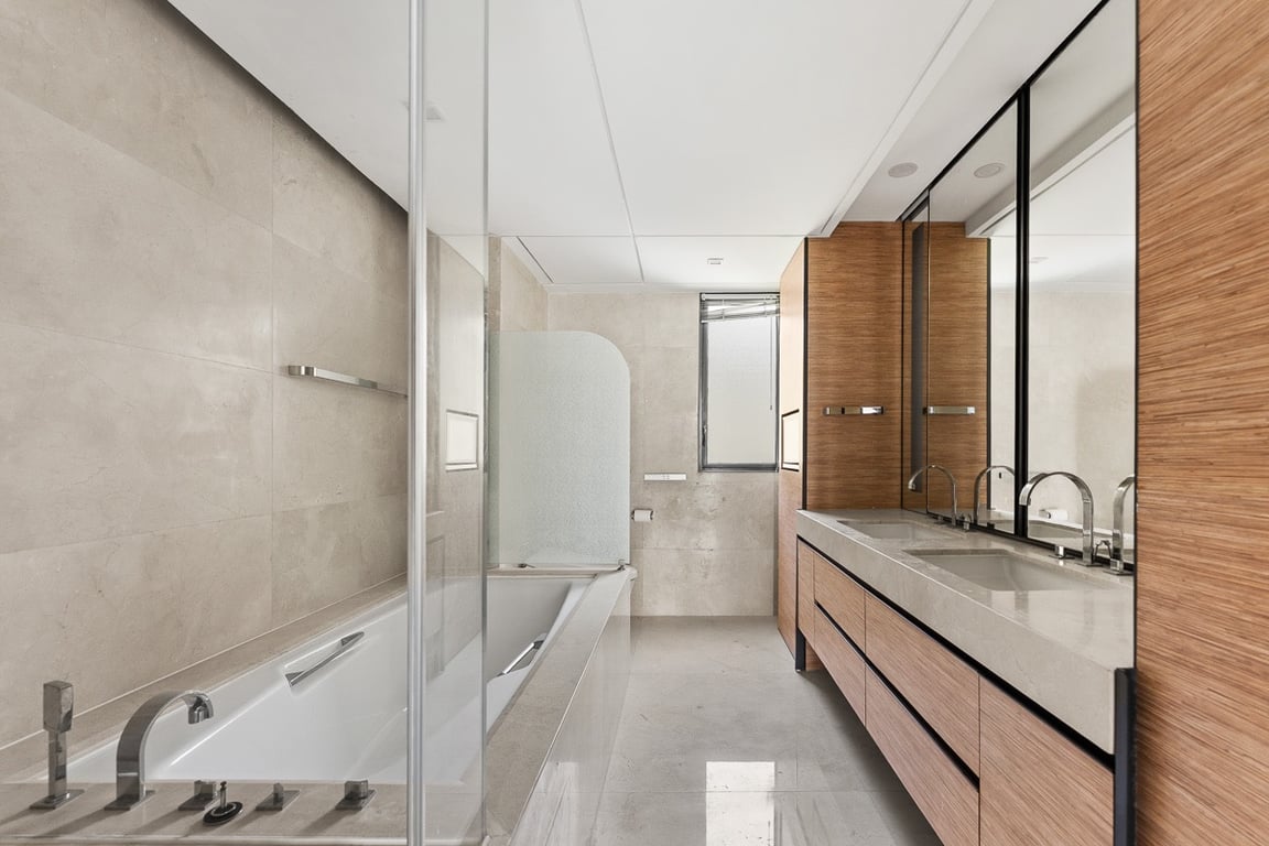 https://img.propertyraptor.com/cdn-cgi/imagedelivery/KD5bF_AFL0JDTbKLWF7z9g/ap8/ap8_001/hornet/prp/img/493ce7ada67f08403c57a5013d9975e8-wtm.jpg/public