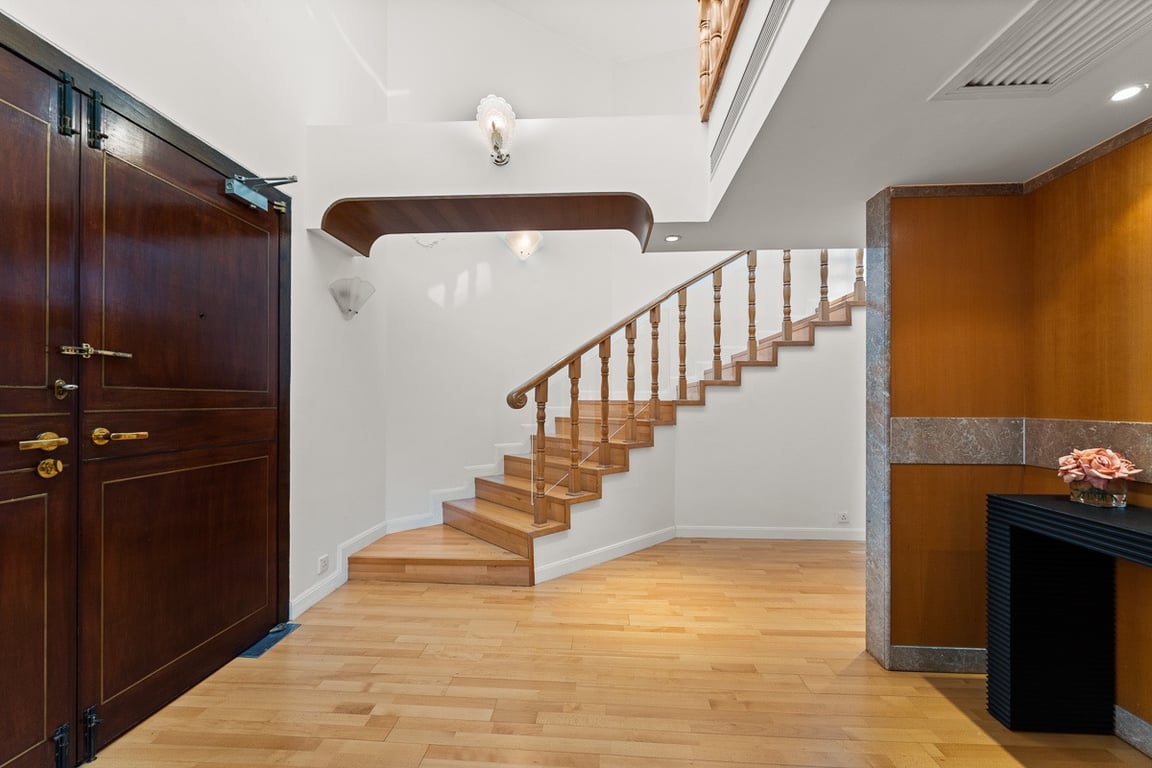 https://img.propertyraptor.com/cdn-cgi/imagedelivery/KD5bF_AFL0JDTbKLWF7z9g/ap8/ap8_001/hornet/prp/img/4944a439bd3869b3bde8ab22b17c5bfb-wtm.jpg/public
