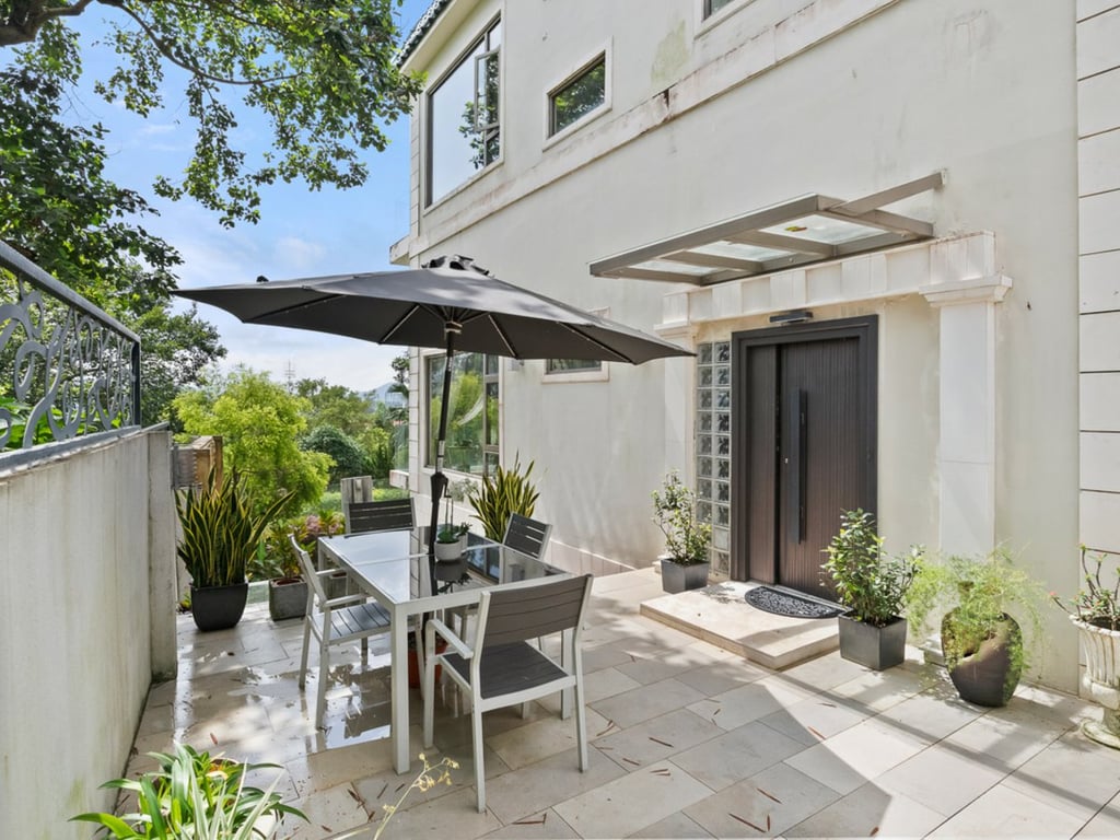 https://img.propertyraptor.com/cdn-cgi/imagedelivery/KD5bF_AFL0JDTbKLWF7z9g/ap8/ap8_001/hornet/prp/img/494dac05a19202a05d47d39e43b4245c.jpg/public