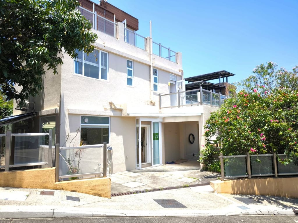 https://img.propertyraptor.com/cdn-cgi/imagedelivery/KD5bF_AFL0JDTbKLWF7z9g/ap8/ap8_001/hornet/prp/img/496c0d57f1778c7eef99419972d1a535-wtm.jpg/public