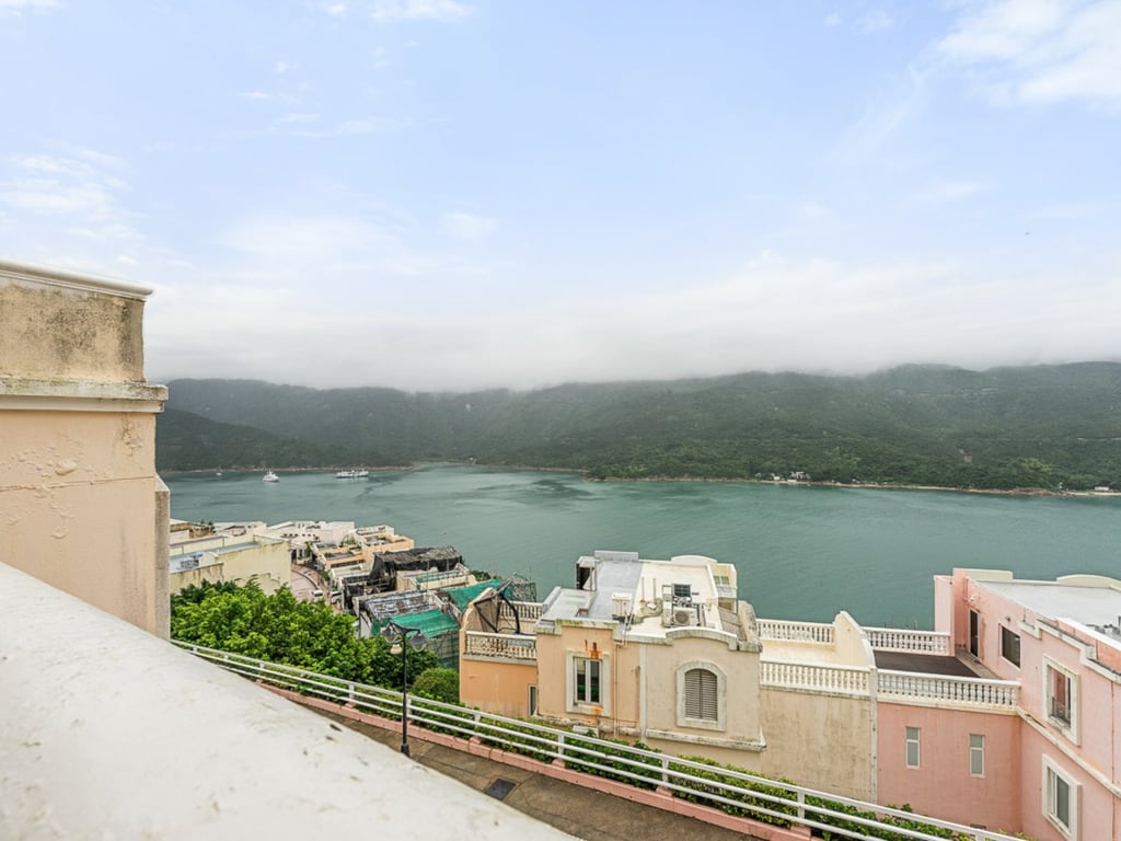 https://img.propertyraptor.com/cdn-cgi/imagedelivery/KD5bF_AFL0JDTbKLWF7z9g/ap8/ap8_001/hornet/prp/img/498395cfba8008684ad3e0d5a1021183.jpg/public