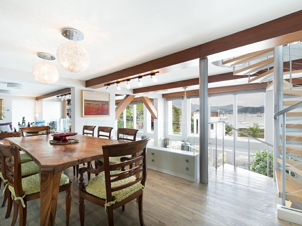https://img.propertyraptor.com/cdn-cgi/imagedelivery/KD5bF_AFL0JDTbKLWF7z9g/ap8/ap8_001/hornet/prp/img/4987900ce70d8a26a9029a9ea0d7d025.jpg/public