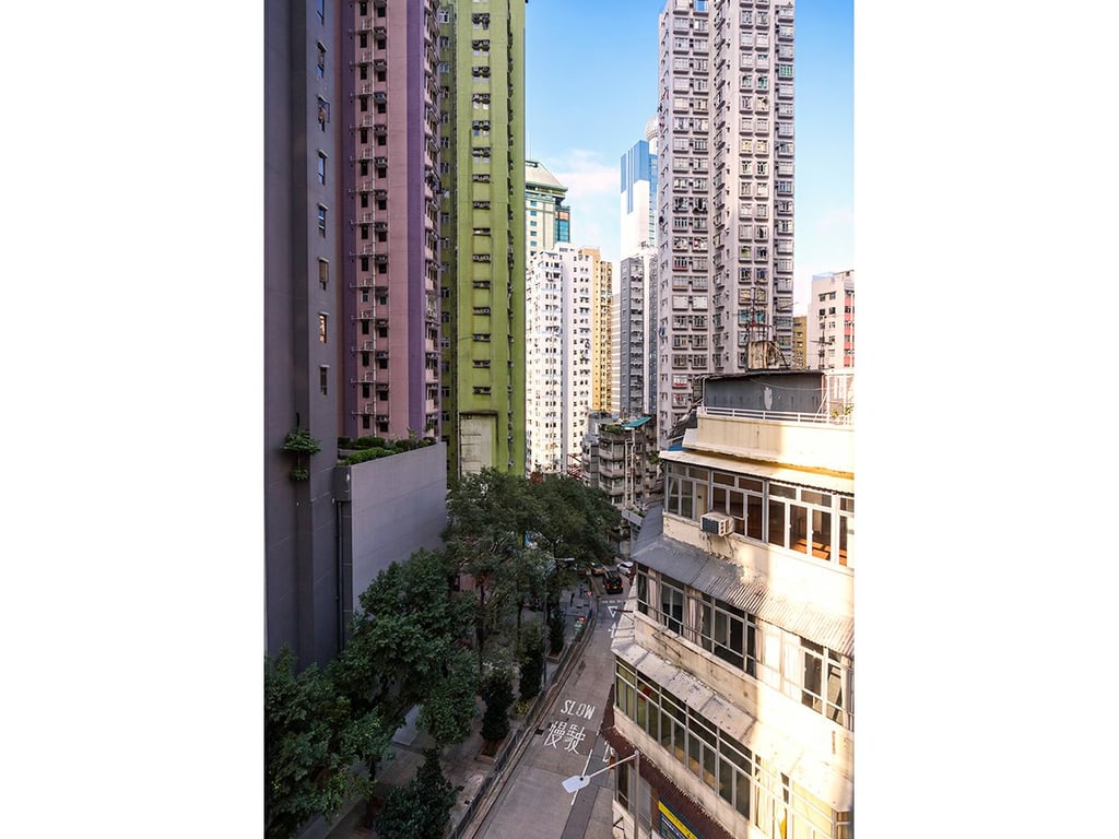 https://img.propertyraptor.com/cdn-cgi/imagedelivery/KD5bF_AFL0JDTbKLWF7z9g/ap8/ap8_001/hornet/prp/img/49897c02110423ab06c9f2923ee6da5a.jpg/public