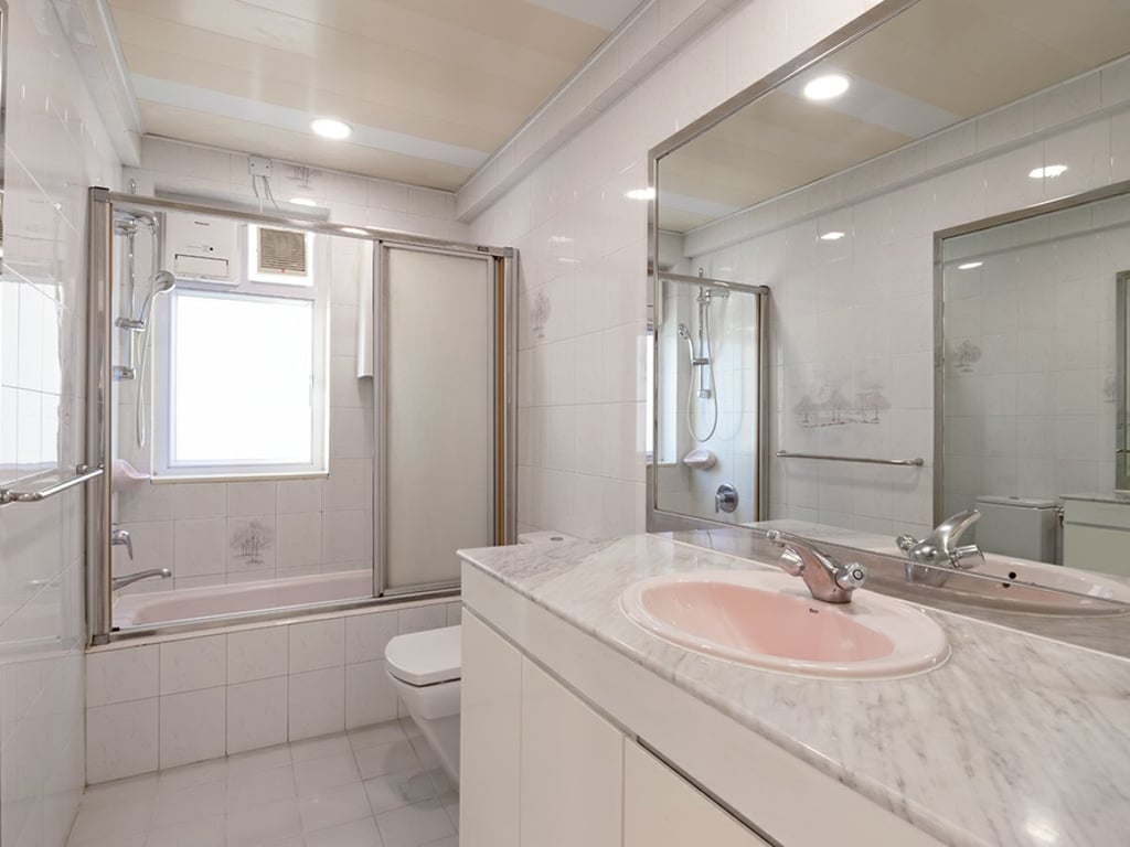https://img.propertyraptor.com/cdn-cgi/imagedelivery/KD5bF_AFL0JDTbKLWF7z9g/ap8/ap8_001/hornet/prp/img/49c4c66c0f0556971022901e4f8f8982.jpg/public
