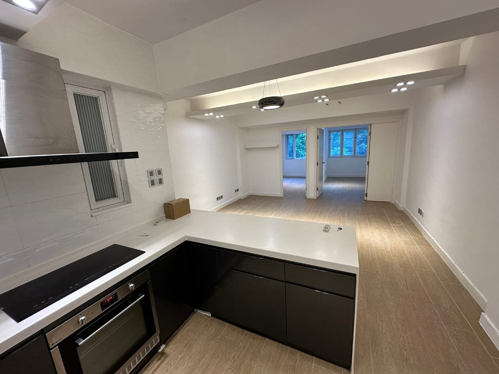 https://img.propertyraptor.com/cdn-cgi/imagedelivery/KD5bF_AFL0JDTbKLWF7z9g/ap8/ap8_001/hornet/prp/img/49c7fc677423cd7c00b63b9cd3f4c4ac-wtm.jpg/public