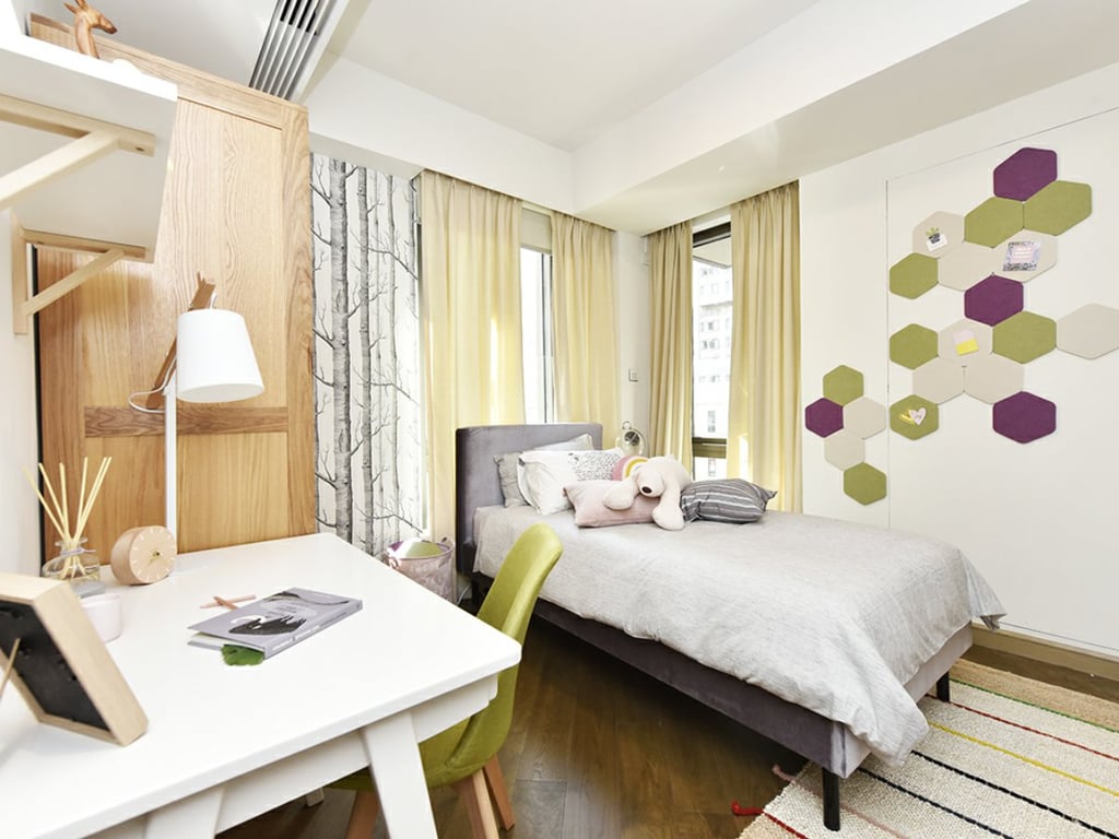 https://img.propertyraptor.com/cdn-cgi/imagedelivery/KD5bF_AFL0JDTbKLWF7z9g/ap8/ap8_001/hornet/prp/img/49de17ab0a326f845aadb5be81c31efe.jpg/public