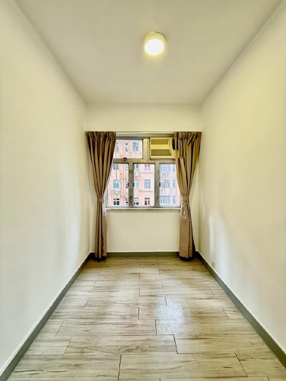 https://img.propertyraptor.com/cdn-cgi/imagedelivery/KD5bF_AFL0JDTbKLWF7z9g/ap8/ap8_001/hornet/prp/img/4a038933bc0fba8cff9b2925f8600bf0.jpg/public