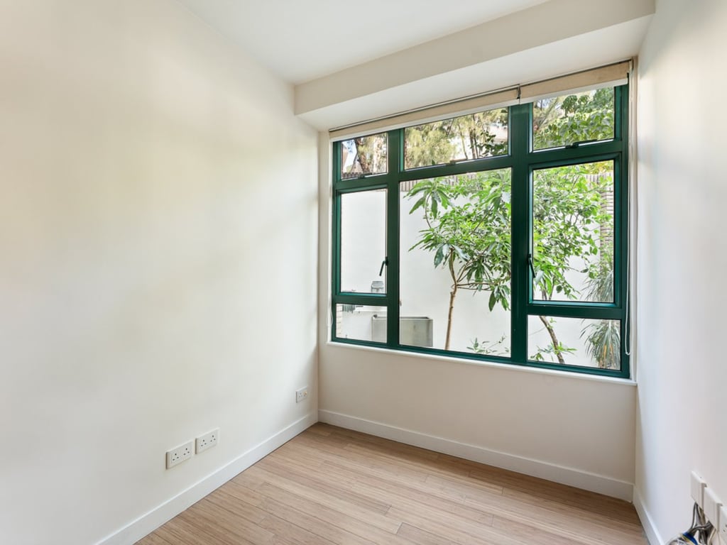 https://img.propertyraptor.com/cdn-cgi/imagedelivery/KD5bF_AFL0JDTbKLWF7z9g/ap8/ap8_001/hornet/prp/img/4a07168f31b08244ec0dec2ef9881618.jpg/public