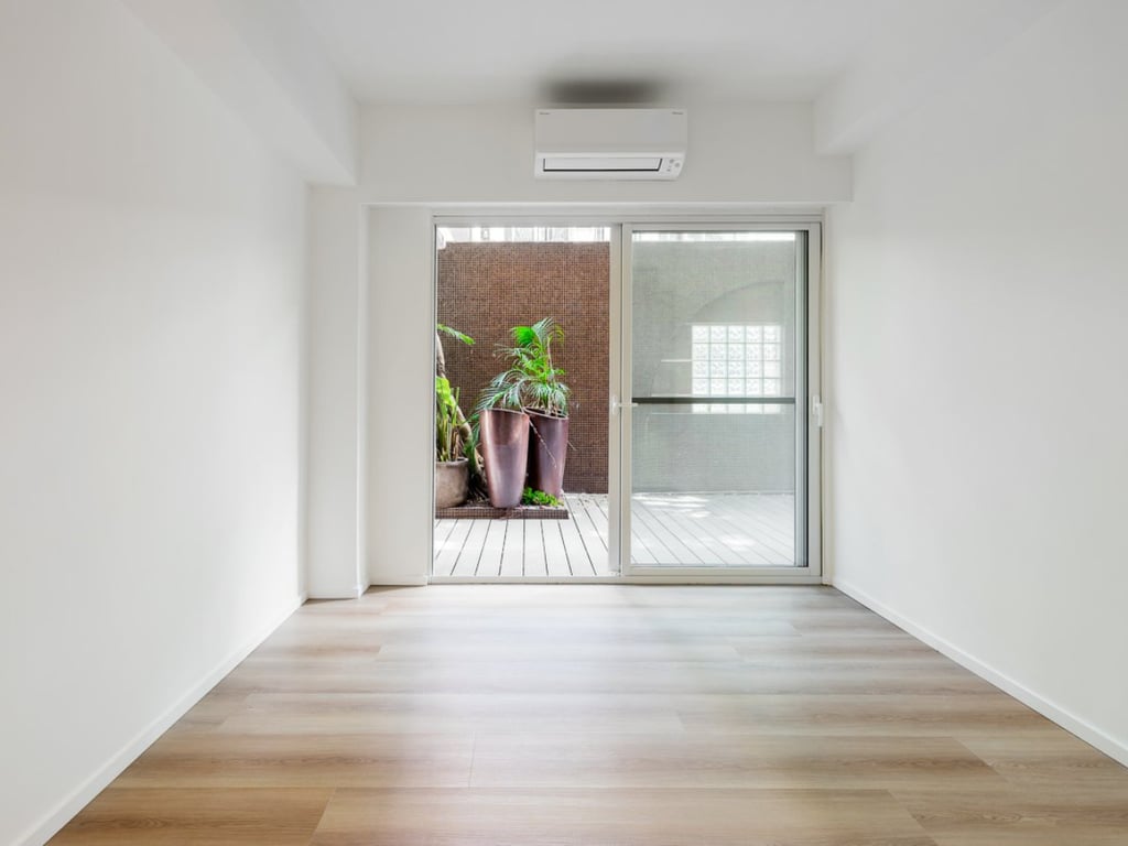 https://img.propertyraptor.com/cdn-cgi/imagedelivery/KD5bF_AFL0JDTbKLWF7z9g/ap8/ap8_001/hornet/prp/img/4a148681f977272c75a8c48cb6d524d1.jpg/public