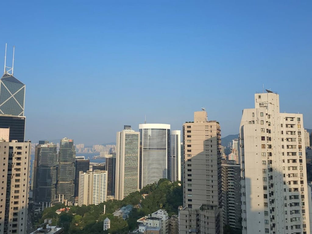 https://img.propertyraptor.com/cdn-cgi/imagedelivery/KD5bF_AFL0JDTbKLWF7z9g/ap8/ap8_001/hornet/prp/img/4a224eee50606e4b2424b1407827dd39.jpg/public
