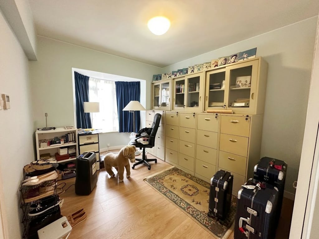 https://img.propertyraptor.com/cdn-cgi/imagedelivery/KD5bF_AFL0JDTbKLWF7z9g/ap8/ap8_001/hornet/prp/img/4a30a8b5b46e8b4f99325aa8b38773a2.jpg/public