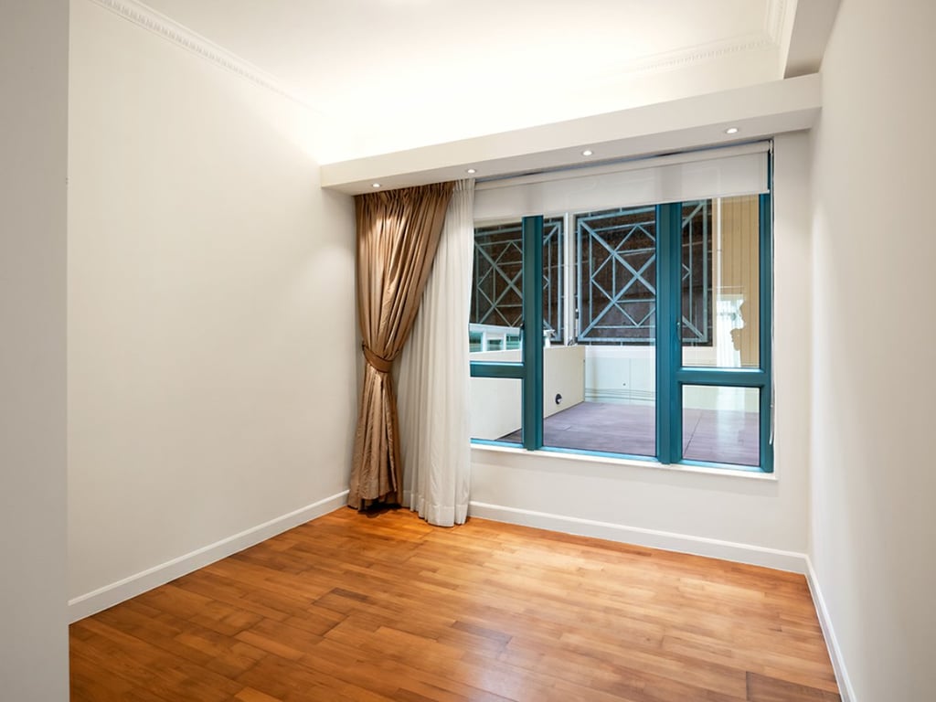 https://img.propertyraptor.com/cdn-cgi/imagedelivery/KD5bF_AFL0JDTbKLWF7z9g/ap8/ap8_001/hornet/prp/img/4a341bddd47337fa392fcf6070f81efd.jpg/public