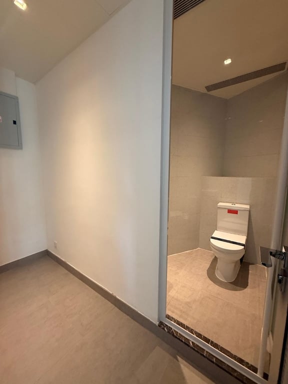 https://img.propertyraptor.com/cdn-cgi/imagedelivery/KD5bF_AFL0JDTbKLWF7z9g/ap8/ap8_001/hornet/prp/img/4a3f8ee9c1245ff186c73058d7b6c2be-wtm.jpg/public