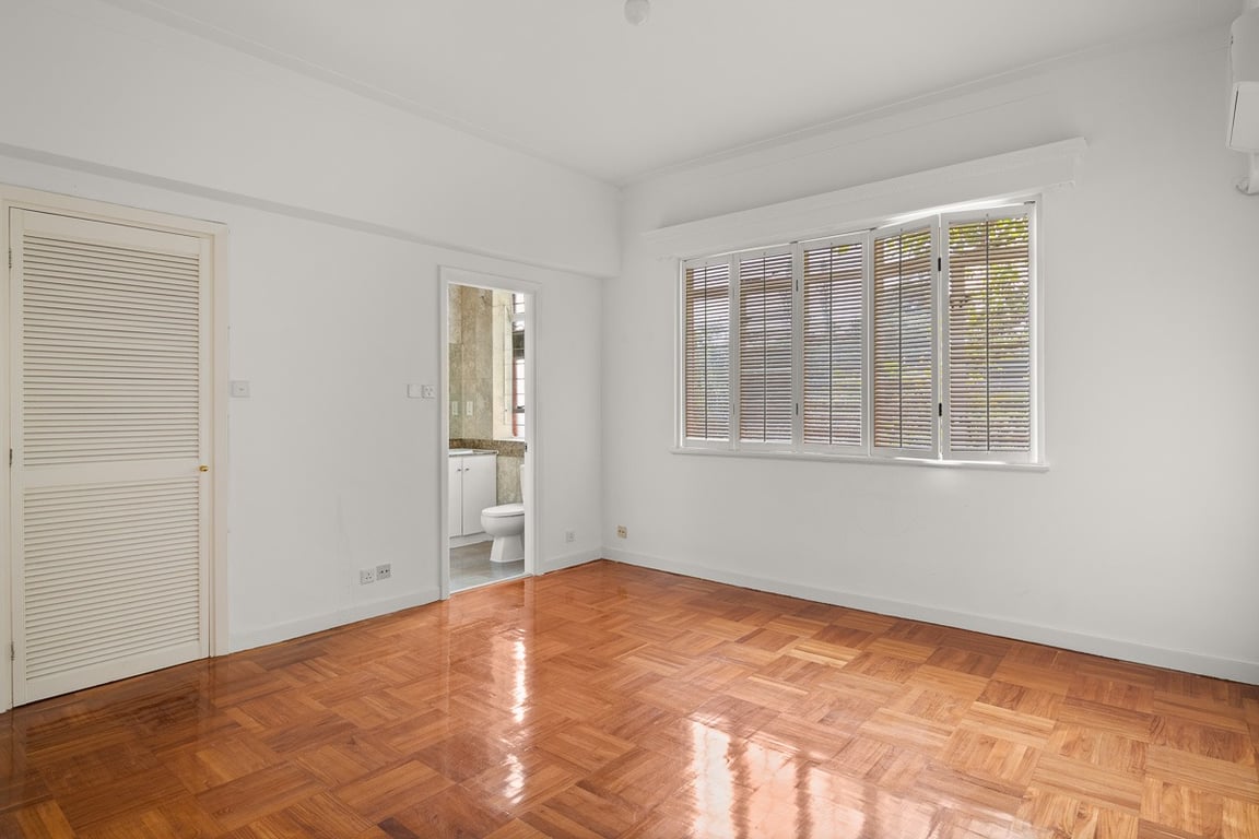 https://img.propertyraptor.com/cdn-cgi/imagedelivery/KD5bF_AFL0JDTbKLWF7z9g/ap8/ap8_001/hornet/prp/img/4a44eb94af91cb55f1c6b91a55c8f98c-wtm.jpg/public