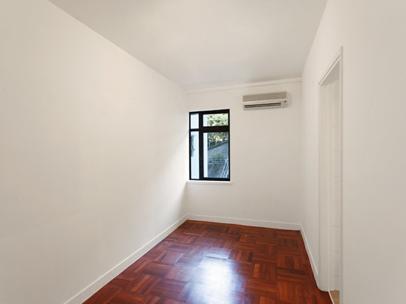 https://img.propertyraptor.com/cdn-cgi/imagedelivery/KD5bF_AFL0JDTbKLWF7z9g/ap8/ap8_001/hornet/prp/img/4a5c3978ef6be47fcfdfaba7b4eb33ba.jpg/public