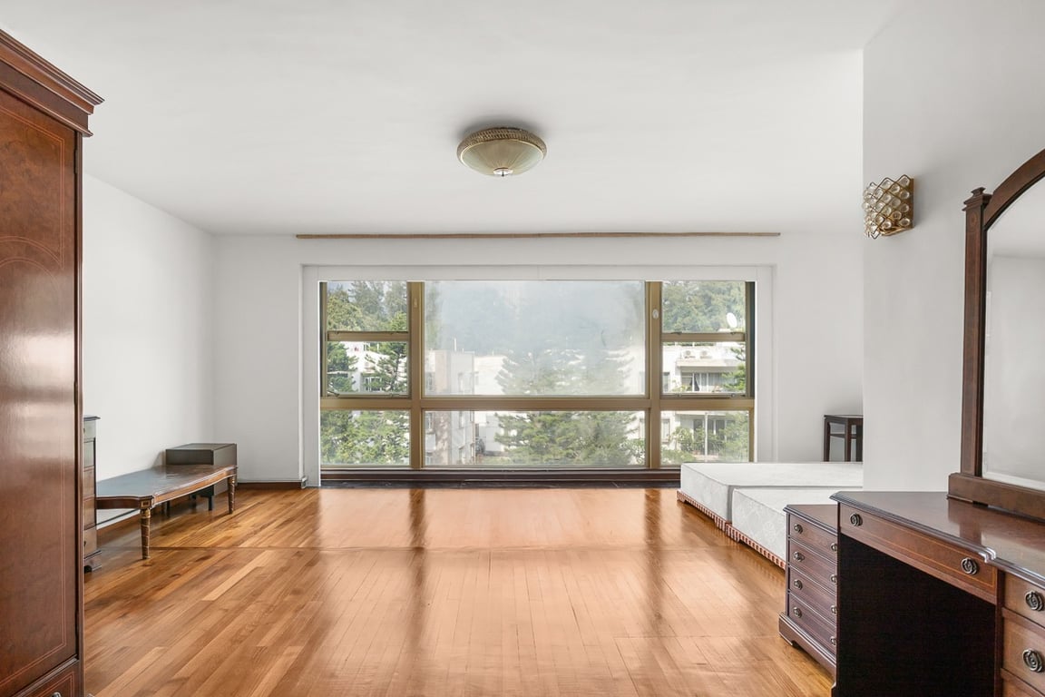 https://img.propertyraptor.com/cdn-cgi/imagedelivery/KD5bF_AFL0JDTbKLWF7z9g/ap8/ap8_001/hornet/prp/img/4a86e725b3e241ea0c02bbbd65a15df6-wtm.jpg/public