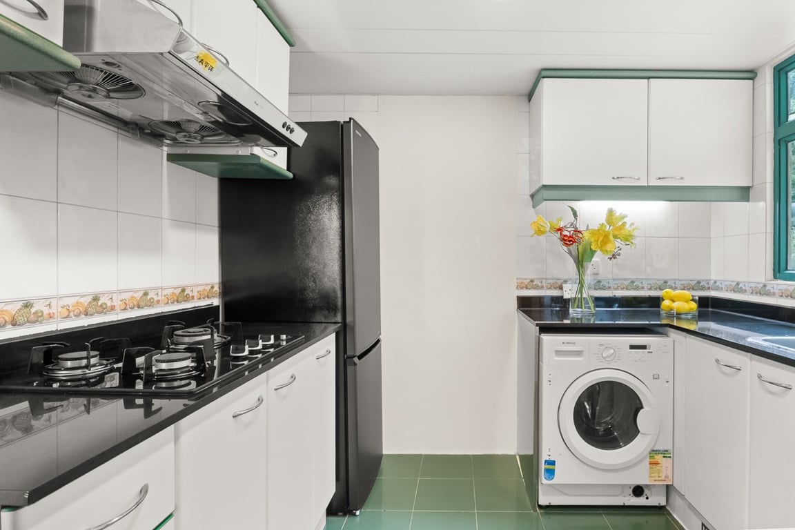 https://img.propertyraptor.com/cdn-cgi/imagedelivery/KD5bF_AFL0JDTbKLWF7z9g/ap8/ap8_001/hornet/prp/img/4a98deaf9f3e0868ae8f21d0d8722d18-wtm.jpg/public