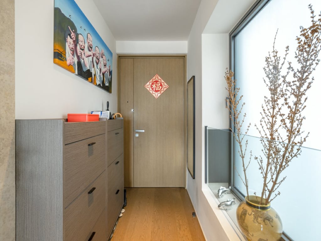 https://img.propertyraptor.com/cdn-cgi/imagedelivery/KD5bF_AFL0JDTbKLWF7z9g/ap8/ap8_001/hornet/prp/img/4a9b68dcf9e639b935e26b271bb91dc8.jpg/public
