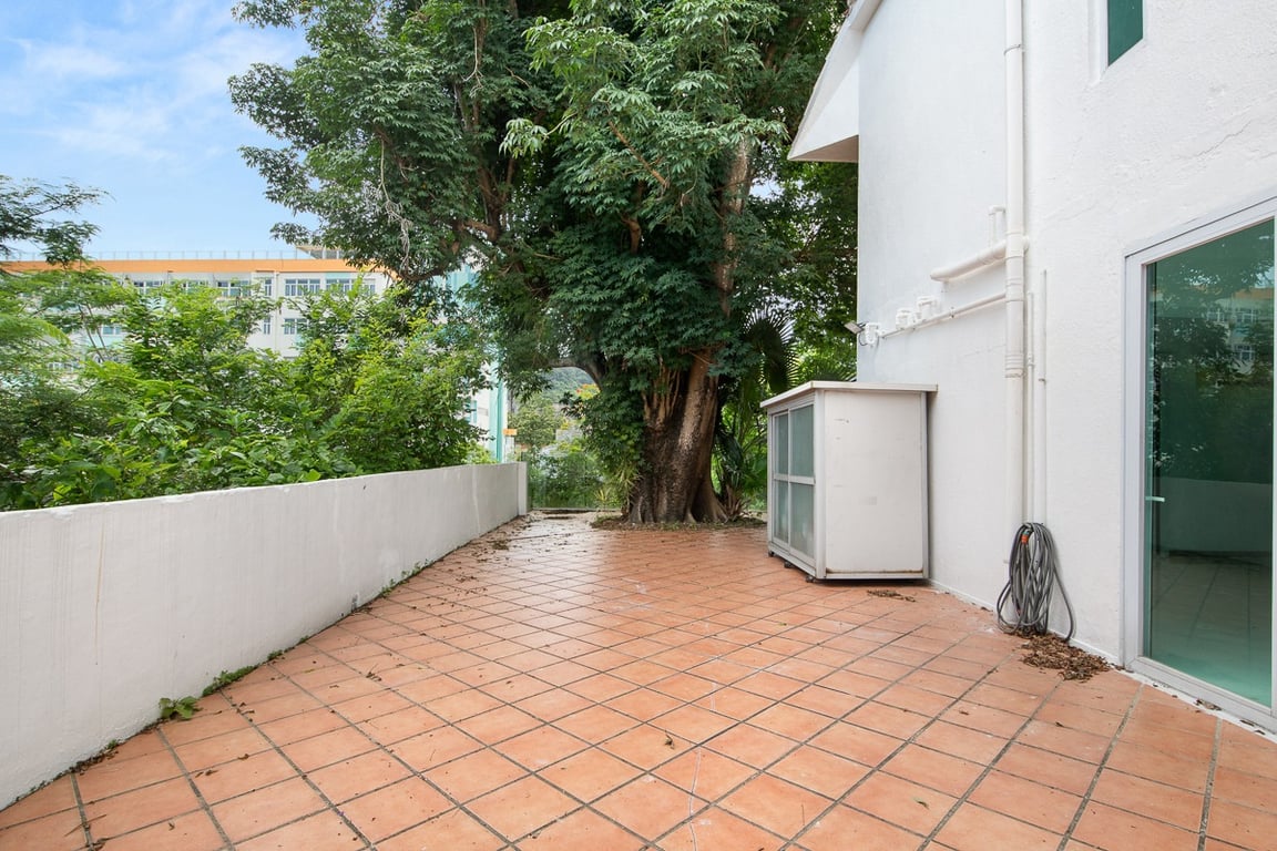https://img.propertyraptor.com/cdn-cgi/imagedelivery/KD5bF_AFL0JDTbKLWF7z9g/ap8/ap8_001/hornet/prp/img/4aa03f1c01b3125ac9755a4d9e57388f-wtm.jpg/public