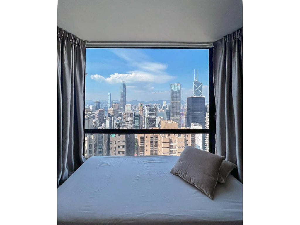 https://img.propertyraptor.com/cdn-cgi/imagedelivery/KD5bF_AFL0JDTbKLWF7z9g/ap8/ap8_001/hornet/prp/img/4aa1d133f805f9f859e604297e377eee.jpg/public