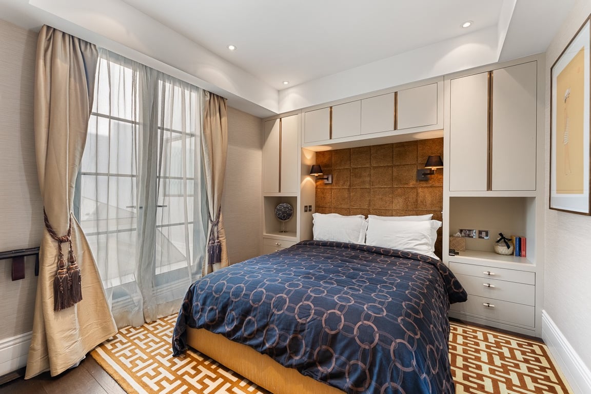 https://img.propertyraptor.com/cdn-cgi/imagedelivery/KD5bF_AFL0JDTbKLWF7z9g/ap8/ap8_001/hornet/prp/img/4aa8f6ec29d9c277550516758066b26a-wtm.jpg/public