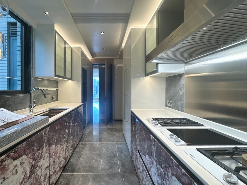 https://img.propertyraptor.com/cdn-cgi/imagedelivery/KD5bF_AFL0JDTbKLWF7z9g/ap8/ap8_001/hornet/prp/img/4acb6db2589751b0f5aff96f68337509-wtm.jpg/public