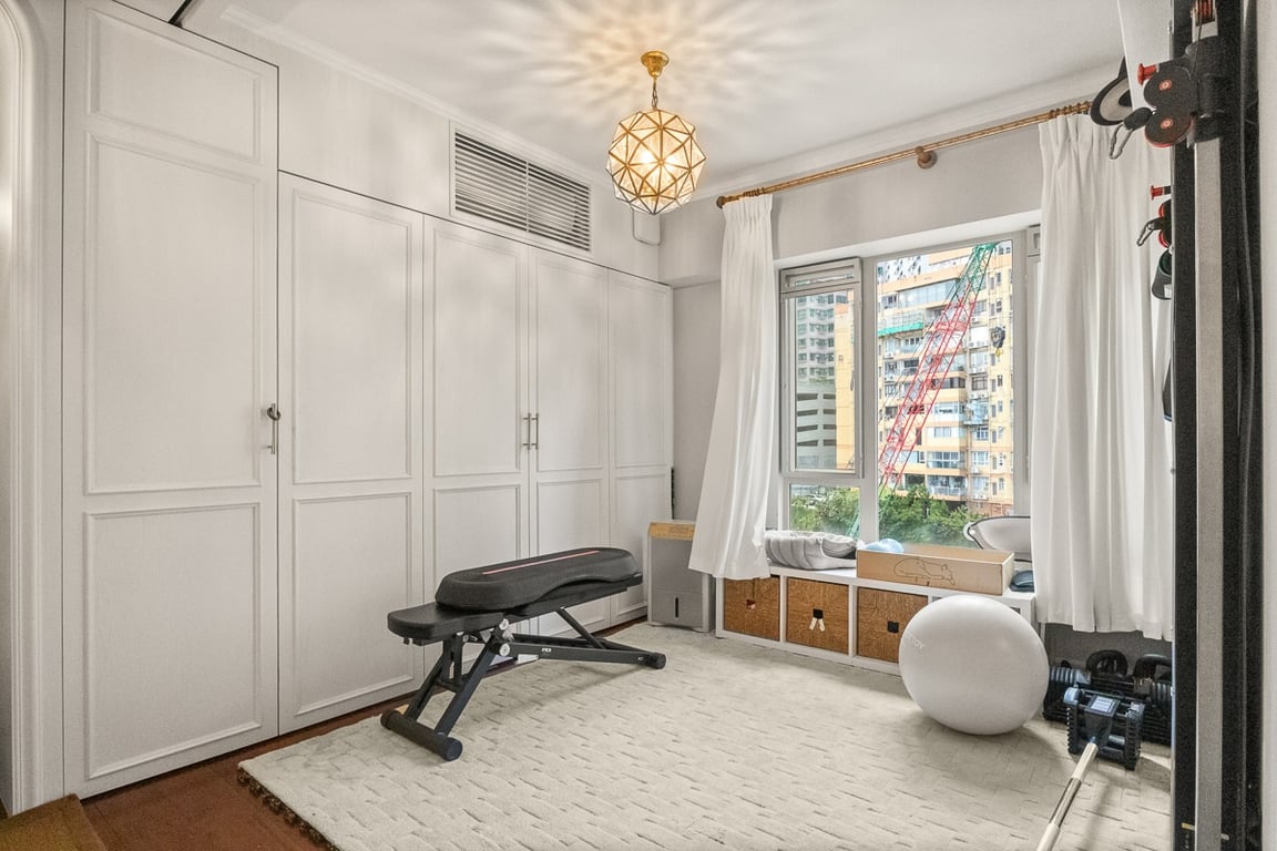 https://img.propertyraptor.com/cdn-cgi/imagedelivery/KD5bF_AFL0JDTbKLWF7z9g/ap8/ap8_001/hornet/prp/img/4af6c17830243751e037349192785c16-wtm.jpg/public