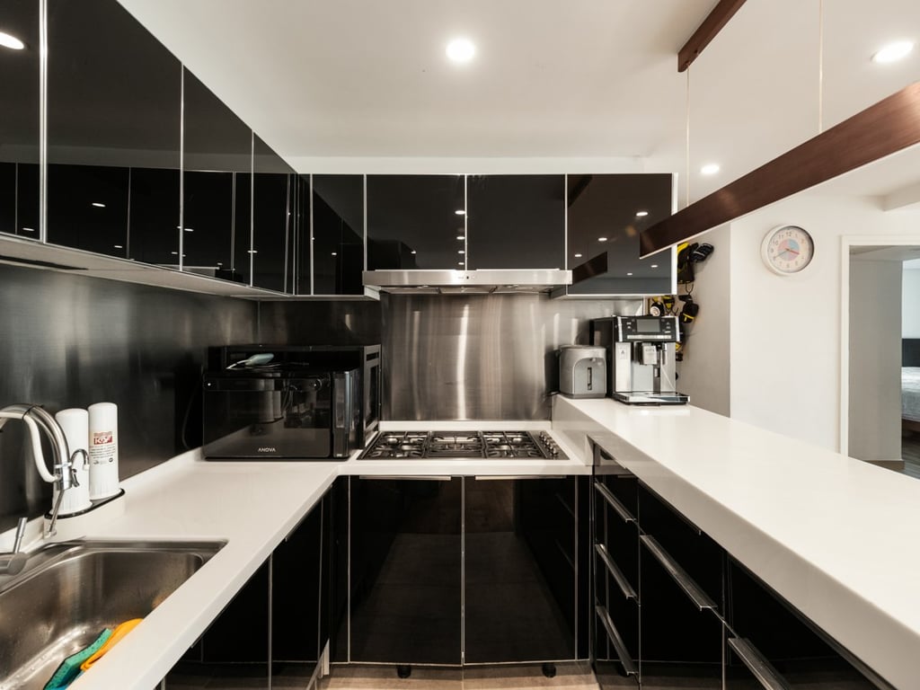 https://img.propertyraptor.com/cdn-cgi/imagedelivery/KD5bF_AFL0JDTbKLWF7z9g/ap8/ap8_001/hornet/prp/img/4b0b2e64855c9ec0e52fe96a7255e7dd.jpg/public
