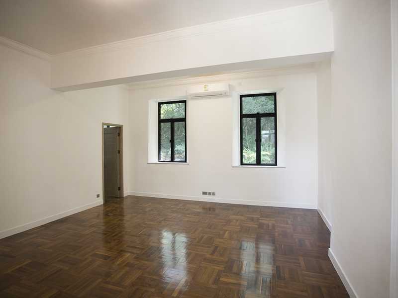 https://img.propertyraptor.com/cdn-cgi/imagedelivery/KD5bF_AFL0JDTbKLWF7z9g/ap8/ap8_001/hornet/prp/img/4b4b5706d3600fd4d0f127723d61be37.jpg/public