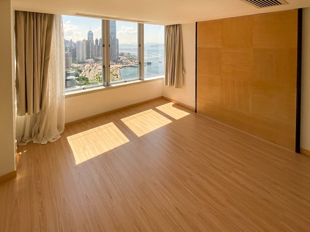 https://img.propertyraptor.com/cdn-cgi/imagedelivery/KD5bF_AFL0JDTbKLWF7z9g/ap8/ap8_001/hornet/prp/img/4b50f715eb6bb084854ccb83c15da0c3.jpg/public