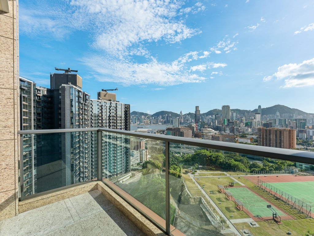 https://img.propertyraptor.com/cdn-cgi/imagedelivery/KD5bF_AFL0JDTbKLWF7z9g/ap8/ap8_001/hornet/prp/img/4b56c20ad83960137e9bc6d7116b70aa-wtm.jpg/public