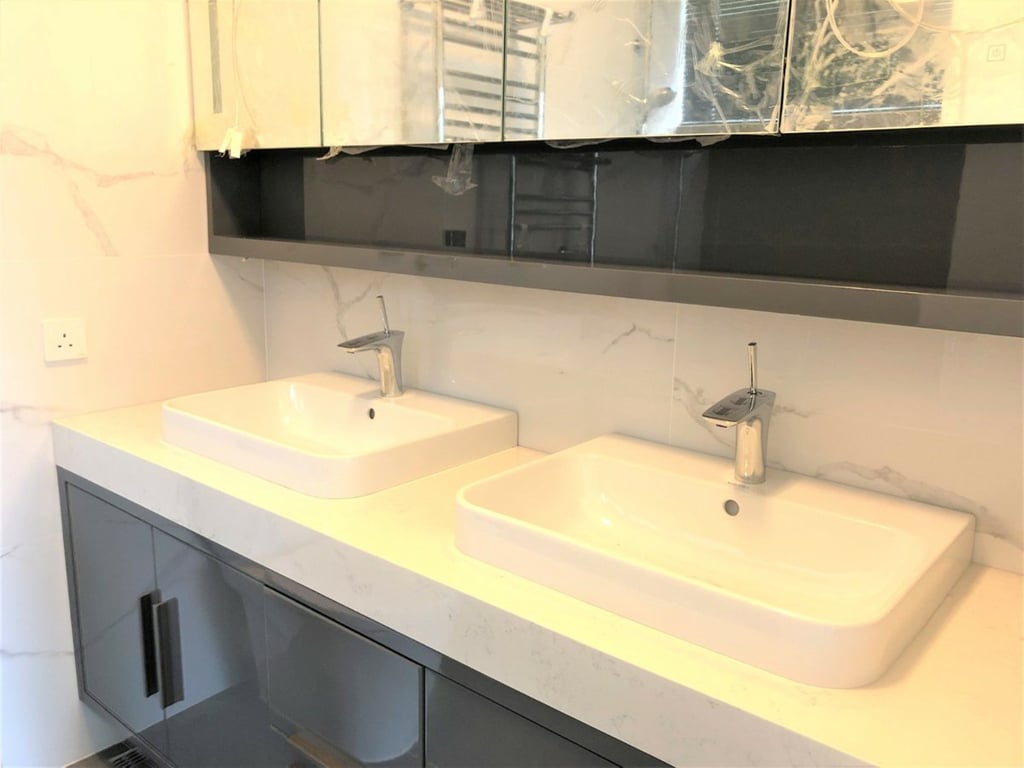 https://img.propertyraptor.com/cdn-cgi/imagedelivery/KD5bF_AFL0JDTbKLWF7z9g/ap8/ap8_001/hornet/prp/img/4b9d16297a3bd09bc27900bb50cf772c.jpg/public