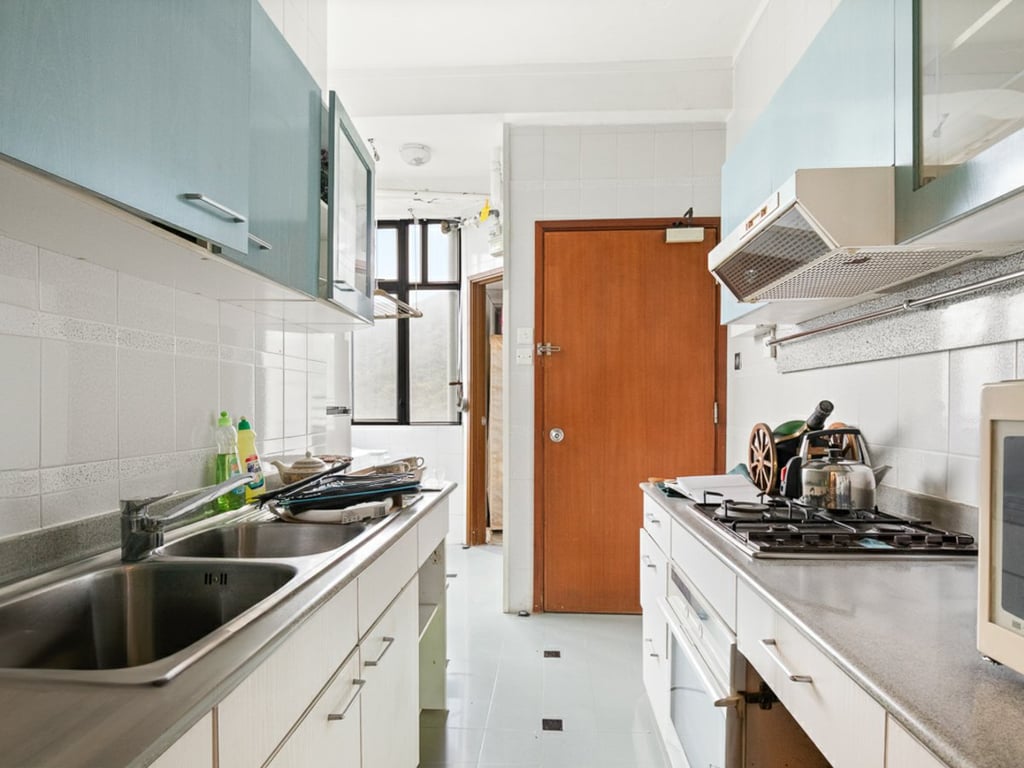 https://img.propertyraptor.com/cdn-cgi/imagedelivery/KD5bF_AFL0JDTbKLWF7z9g/ap8/ap8_001/hornet/prp/img/4b9f4d52cbb94e7eddce1afb51608aa1-wtm.jpg/public