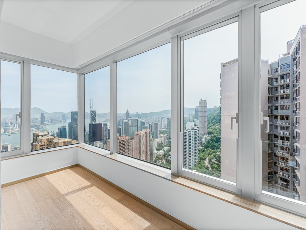 https://img.propertyraptor.com/cdn-cgi/imagedelivery/KD5bF_AFL0JDTbKLWF7z9g/ap8/ap8_001/hornet/prp/img/4bb0af2d66f24f45fa6455172c30891d.jpg/public