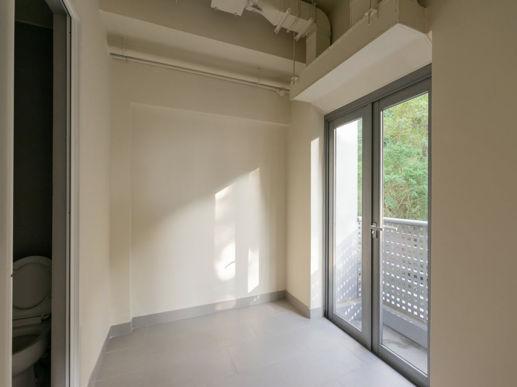 https://img.propertyraptor.com/cdn-cgi/imagedelivery/KD5bF_AFL0JDTbKLWF7z9g/ap8/ap8_001/hornet/prp/img/4bb56fb1c95b5d9dee7bdb27af05c52b.jpg/public
