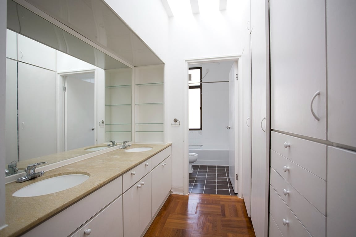 https://img.propertyraptor.com/cdn-cgi/imagedelivery/KD5bF_AFL0JDTbKLWF7z9g/ap8/ap8_001/hornet/prp/img/4bc40e02d3ca4b6afa70114bae791d6d-wtm.jpg/public