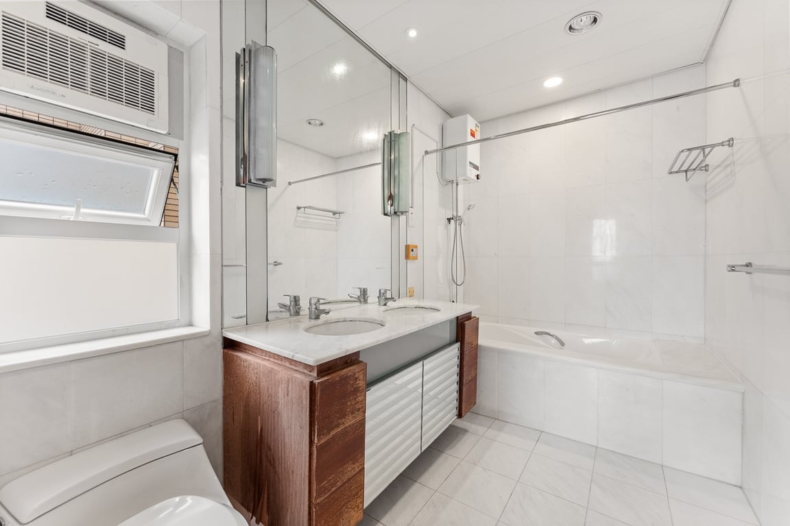 https://img.propertyraptor.com/cdn-cgi/imagedelivery/KD5bF_AFL0JDTbKLWF7z9g/ap8/ap8_001/hornet/prp/img/4be125f1329e37e68ebf9ae3aa8b8cf0-wtm.jpg/public
